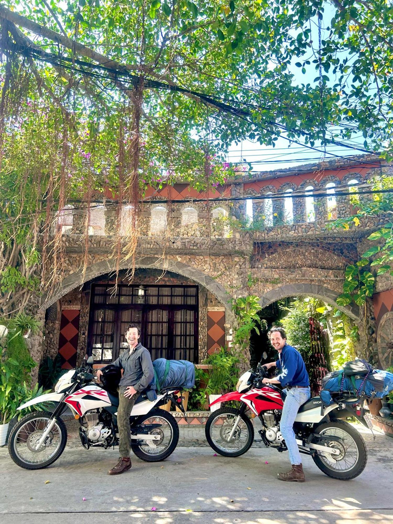 Nhà khách Sầm Sơn *